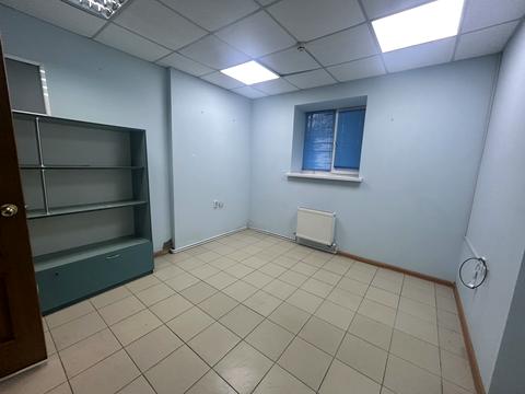 комерційна за адресою Келецька вул., 126а