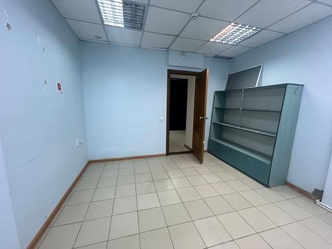 комерційна за адресою Келецька вул., 126а