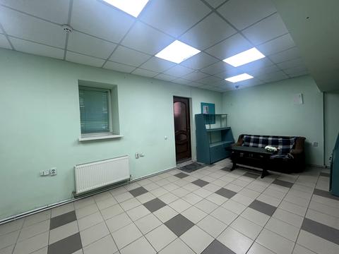 комерційна за адресою Келецька вул., 126а