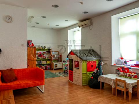 комерційна за адресою Ділова вул. (Димитрова), 7