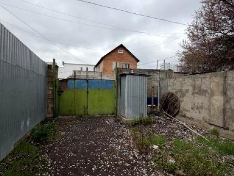 будинок за адресою 1-ша лінія вул., 27
