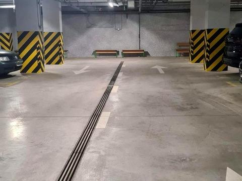 паркомісце за адресою Олександра Кониського вул., 42/44