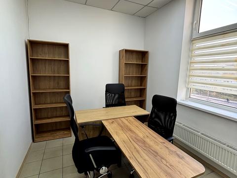 комерційна за адресою Раїси Окіпної вул., 4б