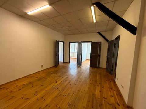 комерційна за адресою Уманська вул., 19