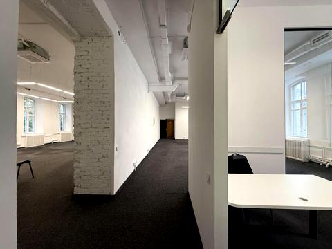 комерційна за адресою Володимирська вул., 10