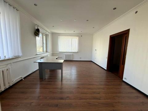 комерційна за адресою Уманська вул., 19