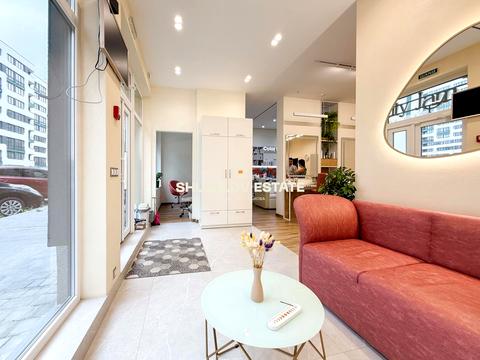 комерційна за адресою Трускавецька вул., 131