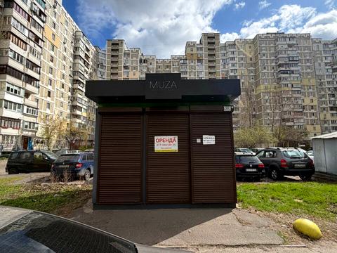 комерційна за адресою Ревуцького вул., 44