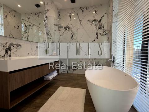 будинок за адресою Набережна вул.