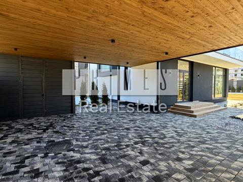 будинок за адресою Набережна вул.