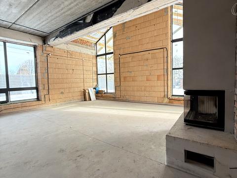 коммерческая по адресу Центральна, 1