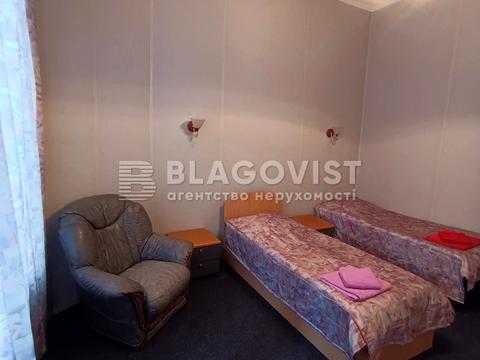 комерційна за адресою Костельна вул., 8