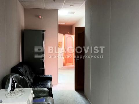 комерційна за адресою Костельна вул., 8