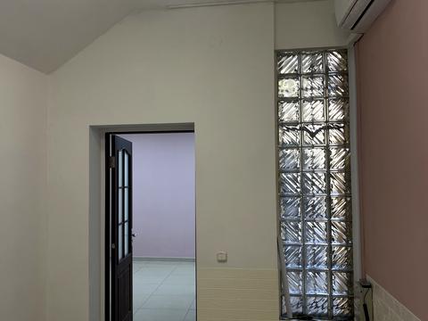 комерційна за адресою Корятовича пл., 4