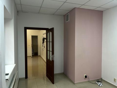 комерційна за адресою Корятовича пл., 4