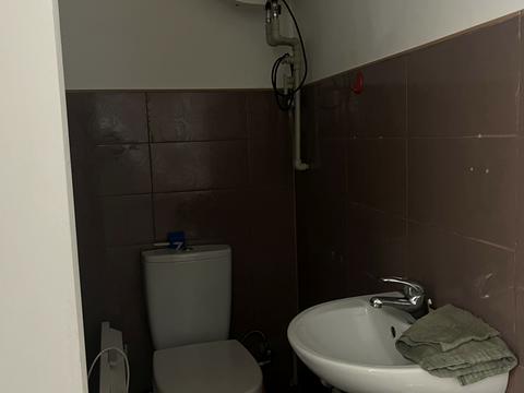 комерційна за адресою Корятовича пл., 4