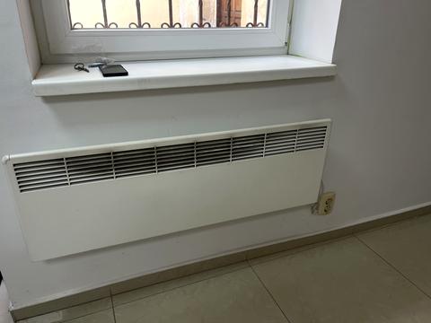 комерційна за адресою Корятовича пл., 4