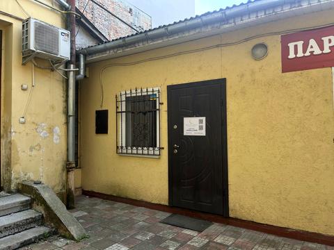 комерційна за адресою Корятовича пл., 4