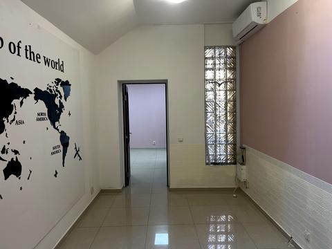 комерційна за адресою Корятовича пл., 4