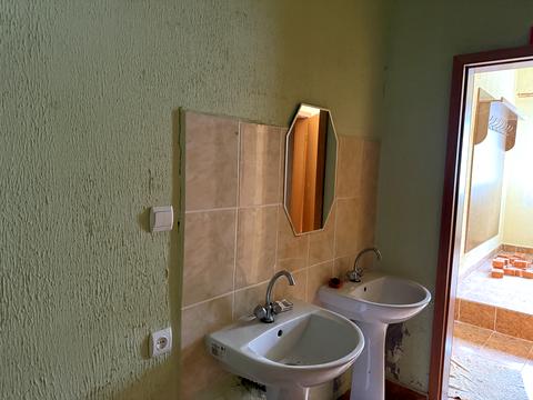 коммерческая по адресу Центральна, 111