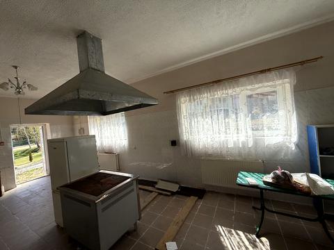 коммерческая по адресу Центральна, 111