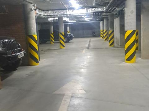 паркомісце за адресою Ростиславська вул. (Маршала Рибалка), 5-А