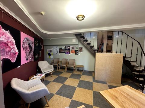 коммерческая по адресу Вячеслава Черновола ул., 2