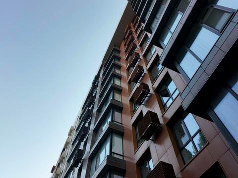 комерційна за адресою Левка Лук'яненка вул. (Василя Жуковського), 16, 18, 20, 24