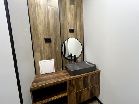 комерційна за адресою І. Богуна вул., 27-В