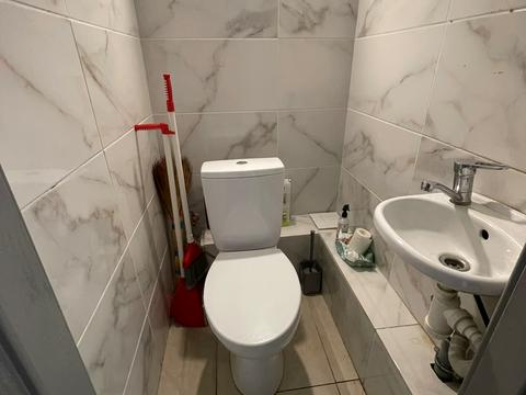 комерційна за адресою Межигірська вул., 56