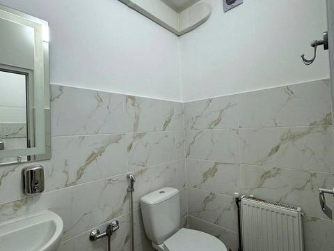 комерційна за адресою Нагірна вул., 4