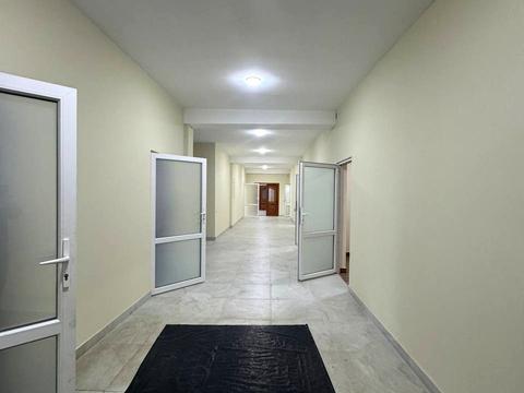 комерційна за адресою Нагірна вул., 4