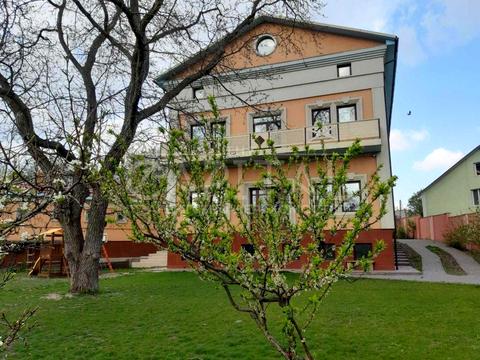 будинок за адресою Монтажників вул., 9