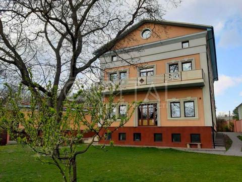 будинок за адресою Монтажників вул., 9