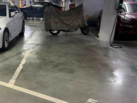 комерційна за адресою Андрія Верхогляда вул. (Михайла Драгомирова), 16