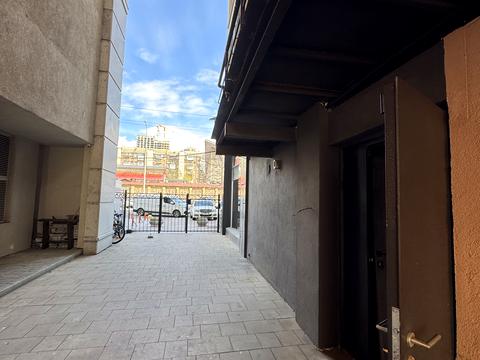 комерційна за адресою Антоновича вул. (Горького), 122