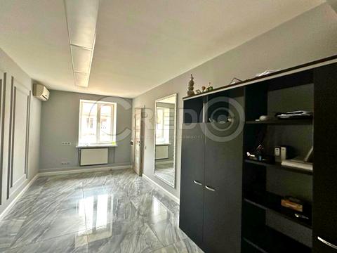 комерційна за адресою Каштанів вул., 14а