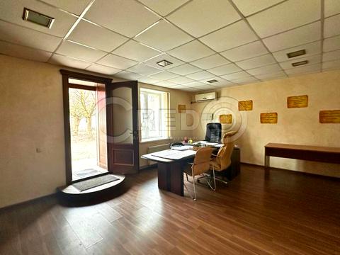 комерційна за адресою Каштанів вул., 14а