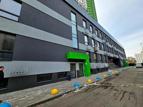 комерційна за адресою Миколи Бажана просп., 17-А