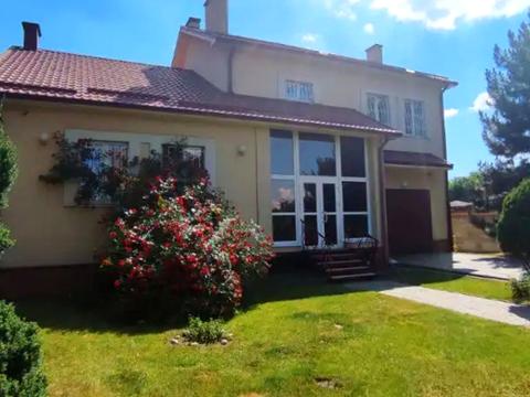 будинок за адресою Джерельна