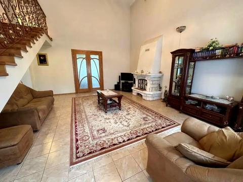 будинок за адресою Джерельна