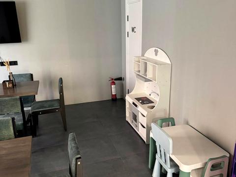 комерційна за адресою Олеся Бердника вул., 1-В