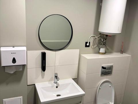 комерційна за адресою Олеся Бердника вул., 1-В