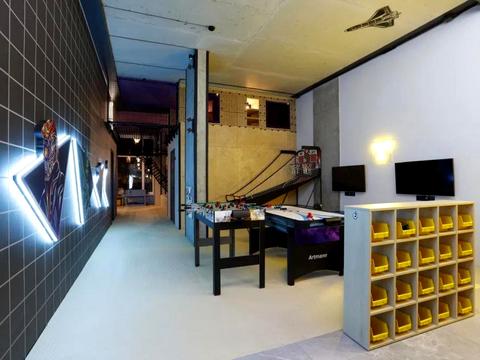 комерційна за адресою Регенераторна вул., 4к2