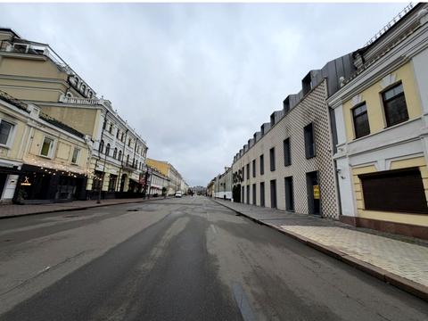 комерційна за адресою Петра Сагайдачного вул., 18