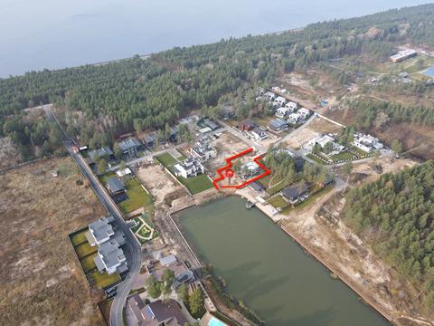 будинок за адресою Набережна вул.