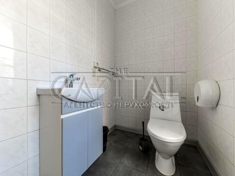 комерційна за адресою Ярославів Вал вул., 30/18