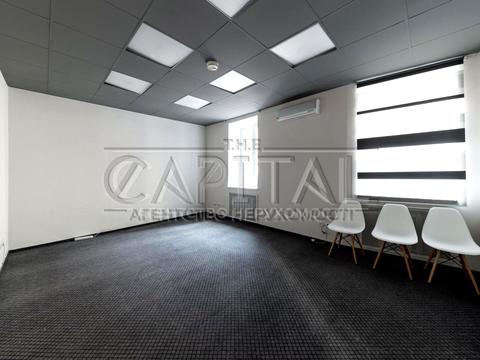 комерційна за адресою Ярославів Вал вул., 30/18