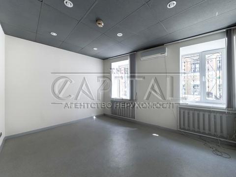 комерційна за адресою Ярославів Вал вул., 30/18