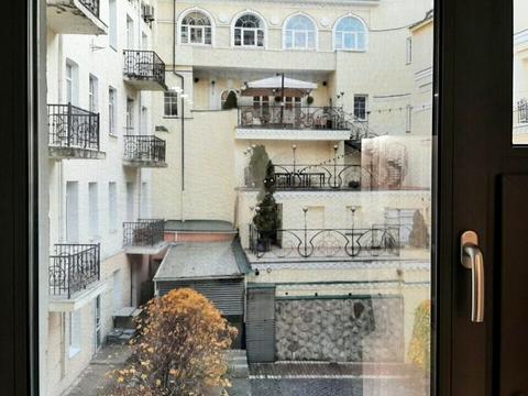 комерційна за адресою Воздвиженська вул., 60в